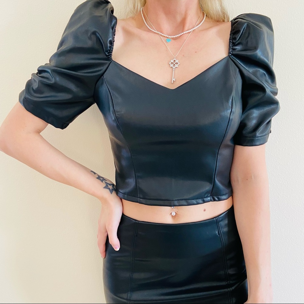 New Faux leather mini skirt & puff sleeve top set - Picture 4 of 7